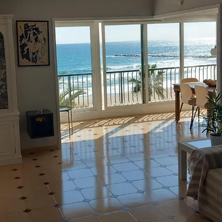 Firstline Beachview Apartman