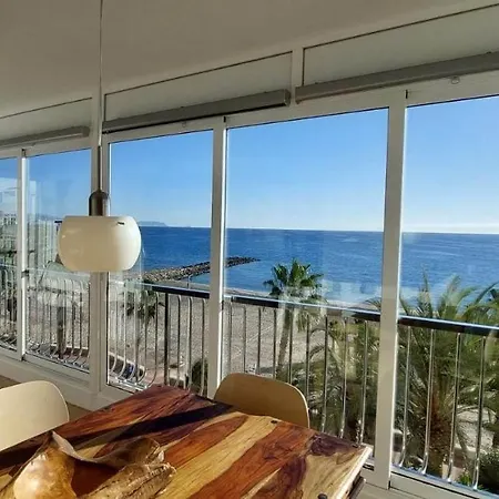Firstline Beachview Apartment *